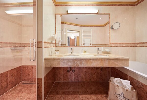 Luxurious lakeside hotel Salzburg region, Austria