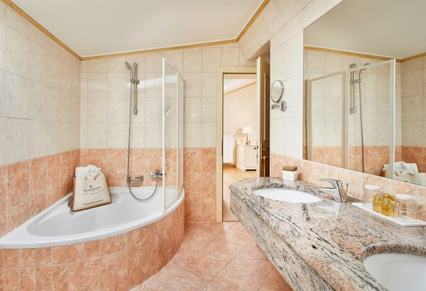 Cosy room in Zell am See with lake-view, Salzburg